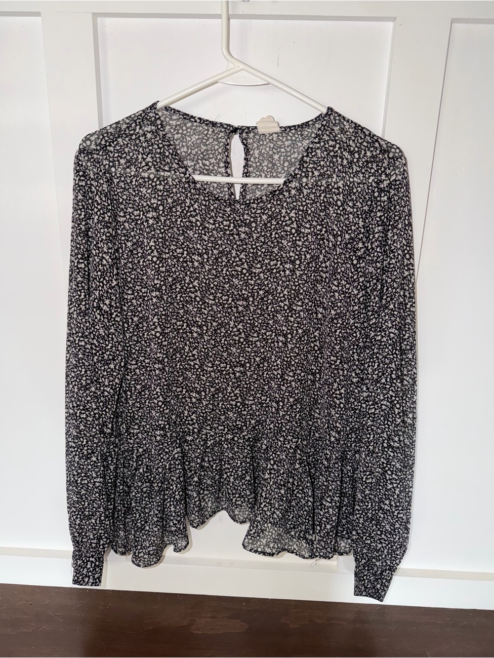 Women's Black & White Floral Peplum Long-Sleeve Blouse